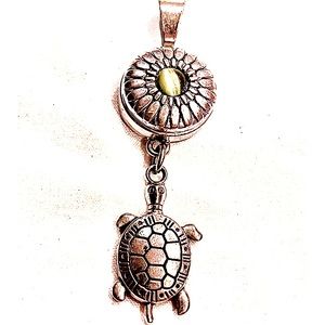 Interchangeable snap pendant with sweet turtle! Silver, looks like 925 silver